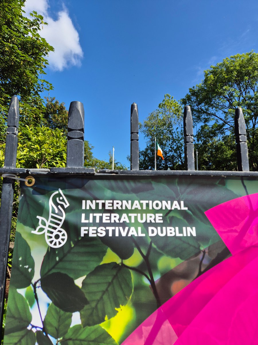 LeggettBohan's tweet image. 'Beginnings Over and Over' are present in every moment. How nourishing it was to read with poetry pals @ILFDublin in celebration of this gorgeous book, holistically edited @Leeanne_Quinn_ 🩷
Gratitude to the lovely humans @ILFDublin and @dedaluspress. See you in Cork on the 27th!