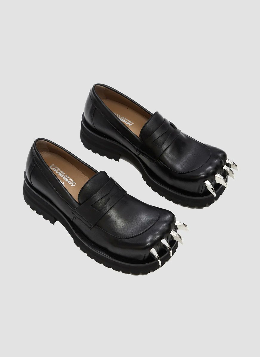 The fact that his shoes are called "Loverboy" ILH 😂😂😍😍😍
hitchhiker.club/products/cjl_2…