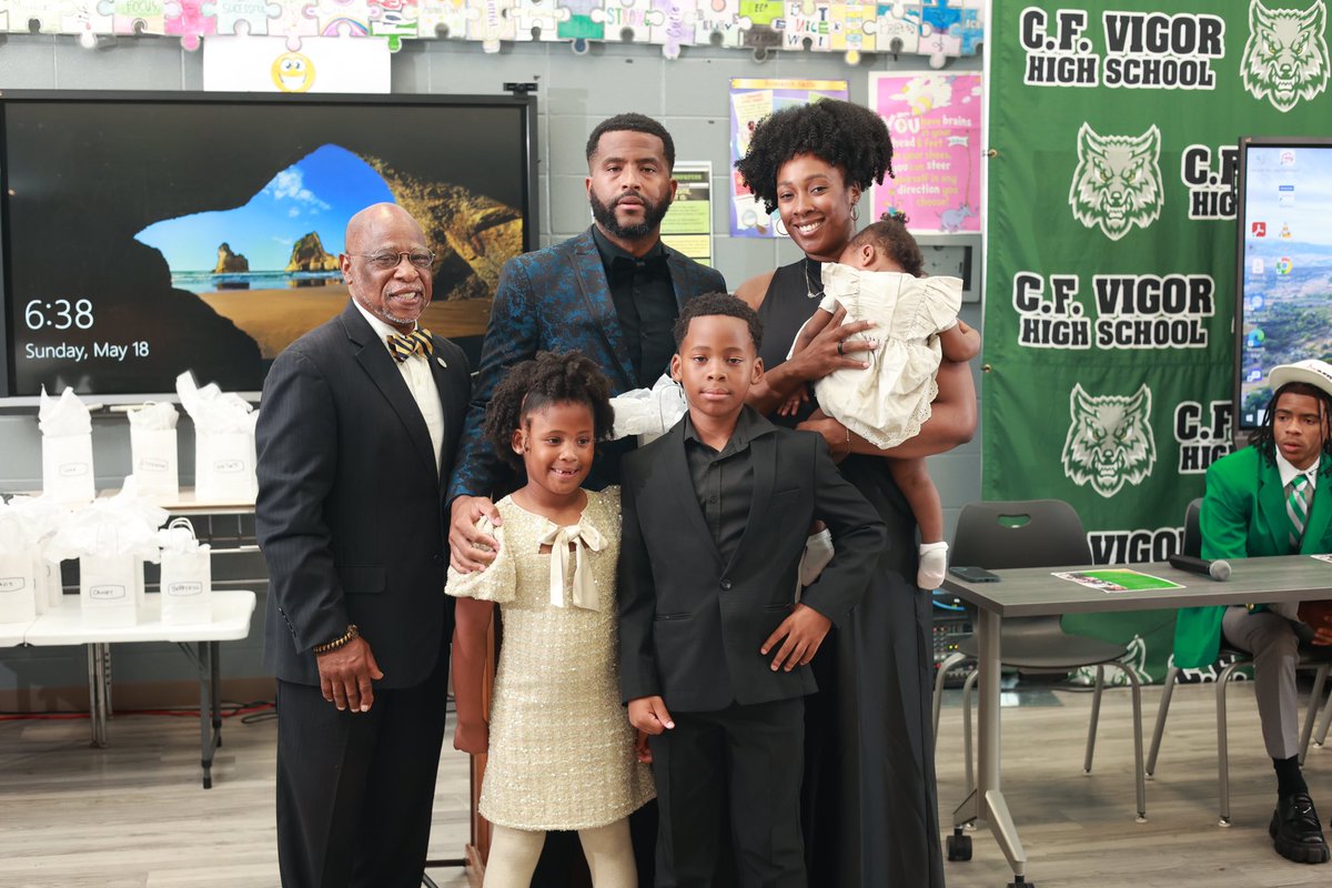 MobilePublicSch's tweet image. Vigor coach Lee Riley and his state championship basketball team recently received their rings. The Wolves won their first AHSAA boys basketball state championship in school history with a 59-49 victory over Sylacauga. Congratulations! #GrowingGREATNESS #LearningLeading