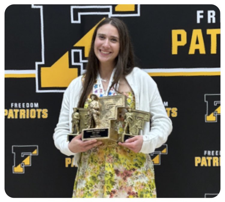 topgunhbnj's tweet image. More accolades for our 2025s!
Dani Guzzo (F&amp;amp;M) earned 2 EPC scholar awards, a softball award, a tennis award and academic athlete award.  Her HS, Freedom HS, won EPC championships for just second time in school history. 
@DaniGuzzo7