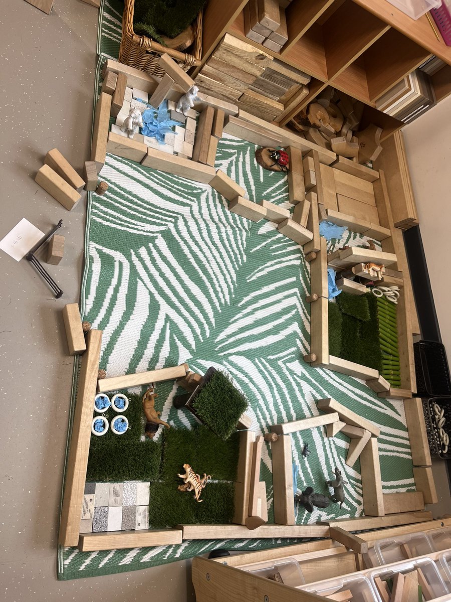KHS Y1/2 Dosbarth Pengwin 🐧 (@kpengwin) on Twitter photo Excellent thinking in the block play - applying their knowledge of animal habitats 🐆🐻❄️🐘 <a href="/KingHenrySchool/">King Henry VIII 3-19 School</a> Excellent thinking in the block play - applying their knowledge of animal habitats 🐆🐻❄️🐘 <a href="/KingHenrySchool/">King Henry VIII 3-19 School</a>