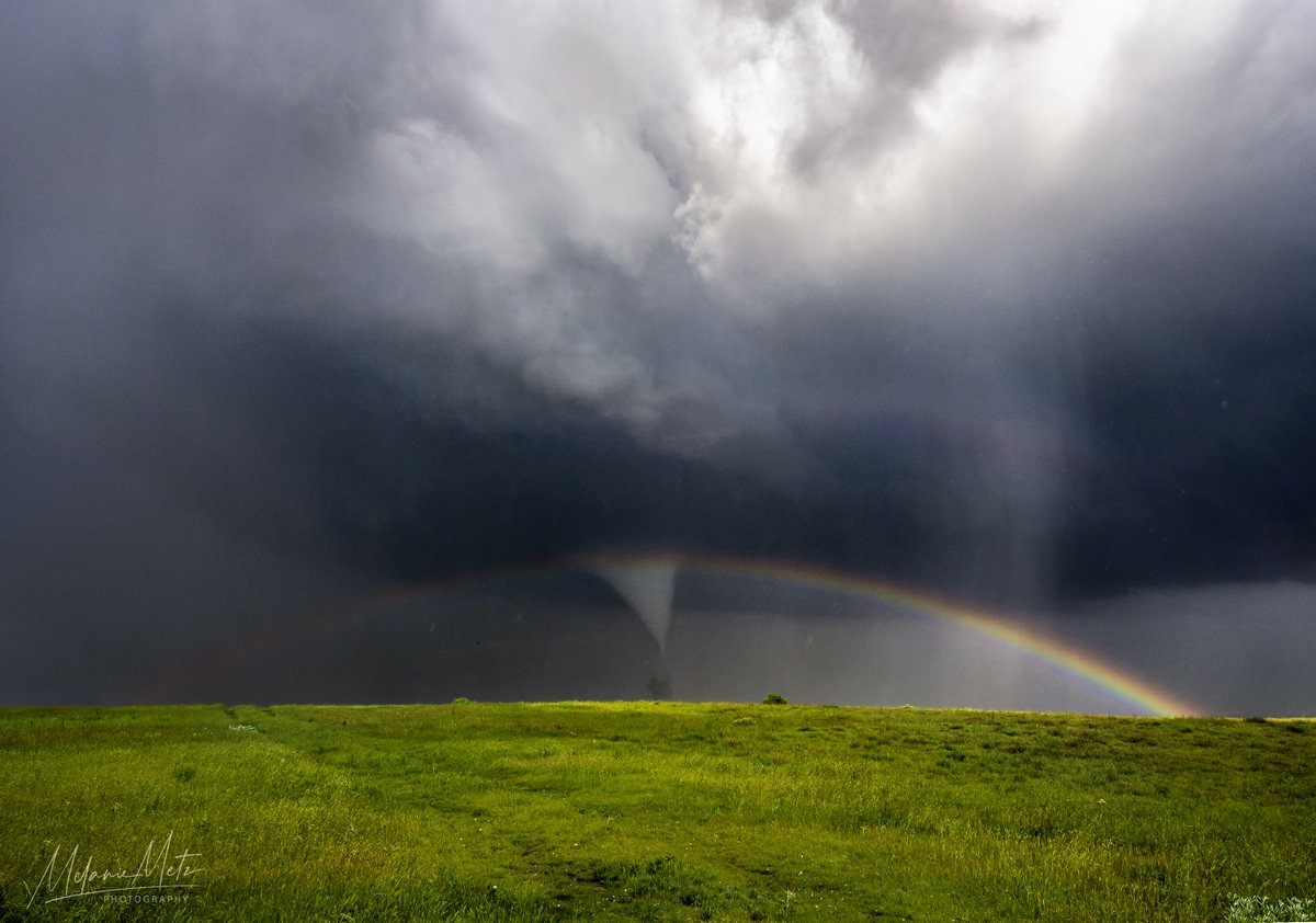 A tornado directly under the rainbow! As a photographer, this was a dream shot that came to life for me.
Arnett, OK 5/18/25

#oklahoma #Tornadoes #Storm