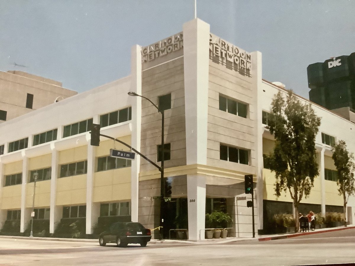 25YearsAgoLive's tweet photo. Cartoon Network Studios open in Burbank, California; 89-year-old animator Joseph Barbera christens the building with a bottle of champagne. 

Mike Lazzo, head of programming and development at Cartoon Network, flies a specially-designed pirate flag over the building. https://t.co/qRPSC0cFCT