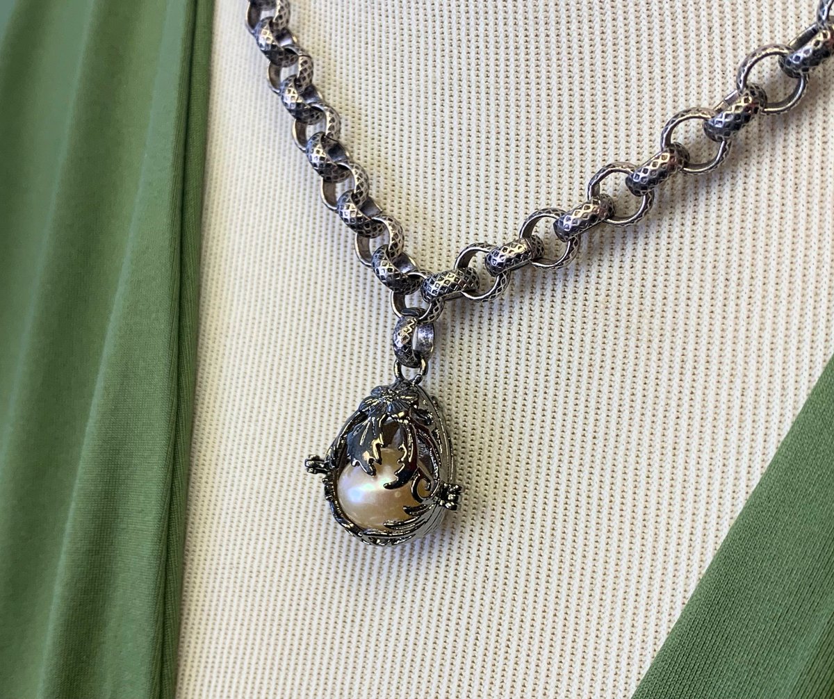 GNStrumberger's tweet image. I have many one-of-a-kind necklaces crafted from vintage components that have become popular with Ren Faire, Fantasy, and Cosplay fans.