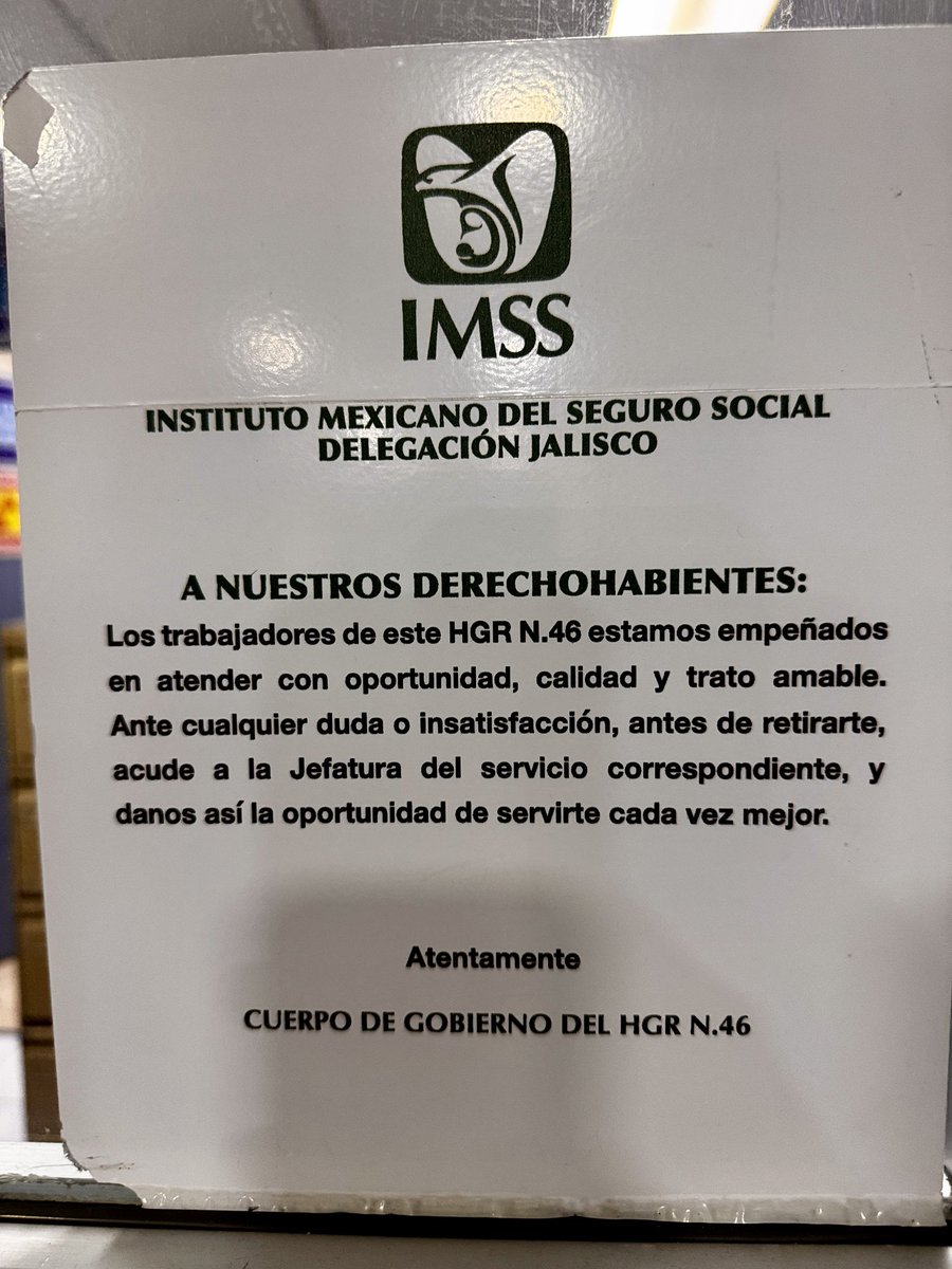tesspf's tweet photo. Es una burla que tengan un letrero pegado en la ventanilla para sacar cita para rayos  x y uno tenga que esperar más de una hora y 30 minutos de pie. Personas de la tercera edad y lesionados esperando en estas condiciones #TraficoZMGperiodismoCiudadano https://t.co/zGc5qvsiXF