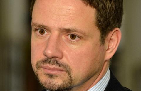 PiotrIkonowicz1's tweet image. To, że Trzaskowski pozwala skrajnej prawicy, gościowi który zapowiedział 10 lat więzienia za aborcję rozdawać karty to dowód skrajnej desperacji. Przecież go ten arogant Mentzen totalnie zgrilluje.