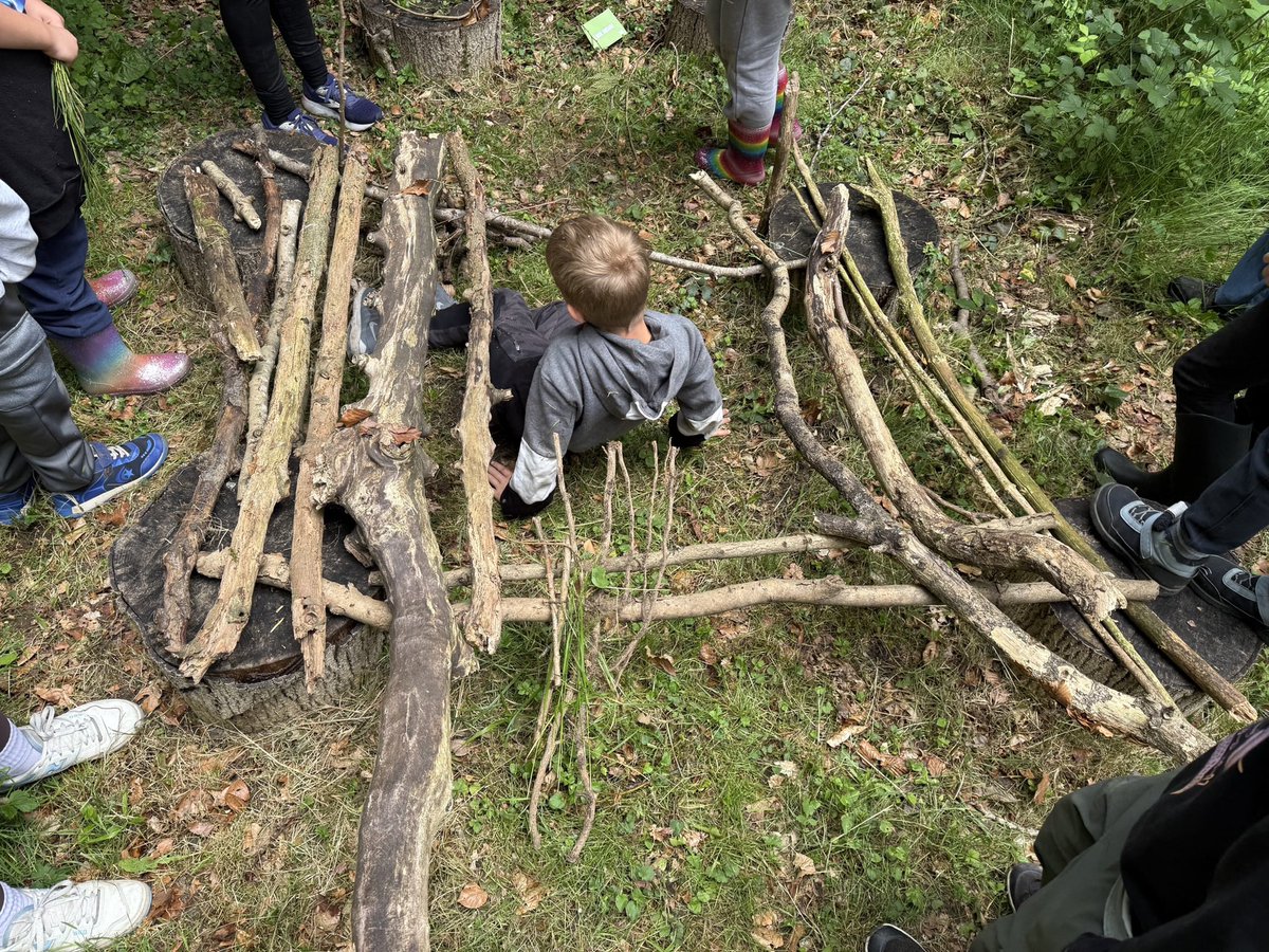 TheInsideOut_'s tweet photo. Yr3 INSIDE OUTers from @ThamesideSch ride with pride, nature all around, wonder inside. They craft in the woods, eat mindfully too, and meet 3-week-old foal Oreo-what a view! They try new things, feel the flow, little hearts full of “let’s give it a go!” #MagicalDaysOut https://t.co/GPocWcOHlL