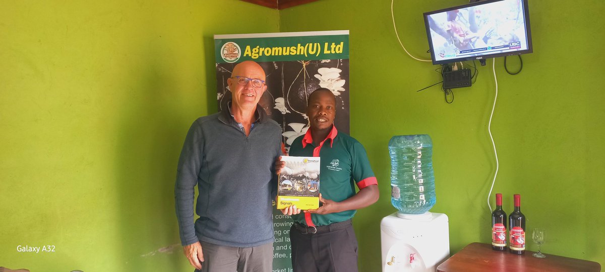 AgromushU's tweet photo. Great time and day  with Button mush expert from Holland at our farm sponsored by @NLinUganda.He appreciated our work done and gifted our farm with mushroom signal book by @Mark and the book is amazing . we look forward to be leading button producers in ug
https://t.co/QYTIBWTI3r https://t.co/TsI6NOSe7C