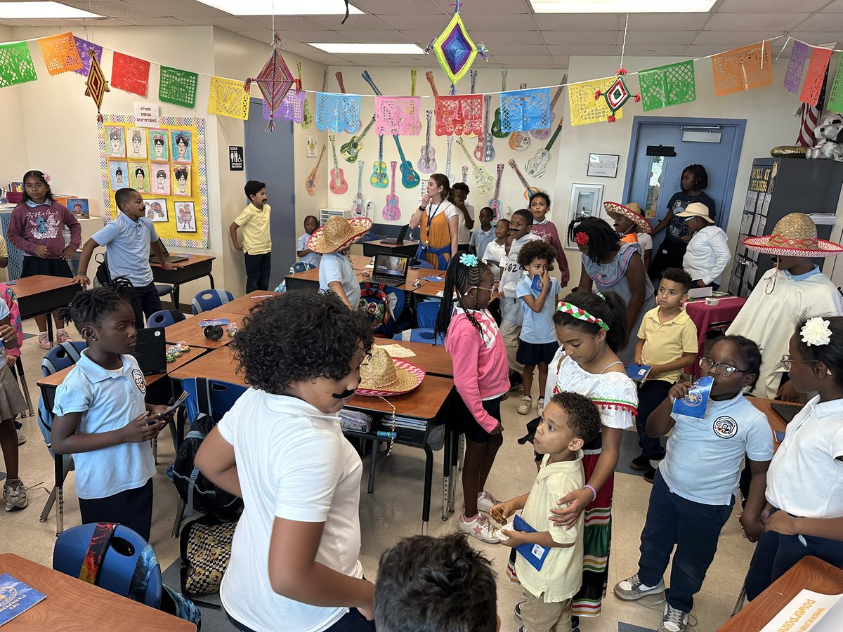 NorthDadeCML's tweet image. Our Panthers enjoyed our Global Passport Adventure as they visited classrooms which represented different countries and got their passports stamped! #YourBestChoiceMDCPS #CulturalDiversity #handsonlearning @alexsantoyo75 @YeseniaAponte05 @SuptDotres @docstevegallon @miamimagnets