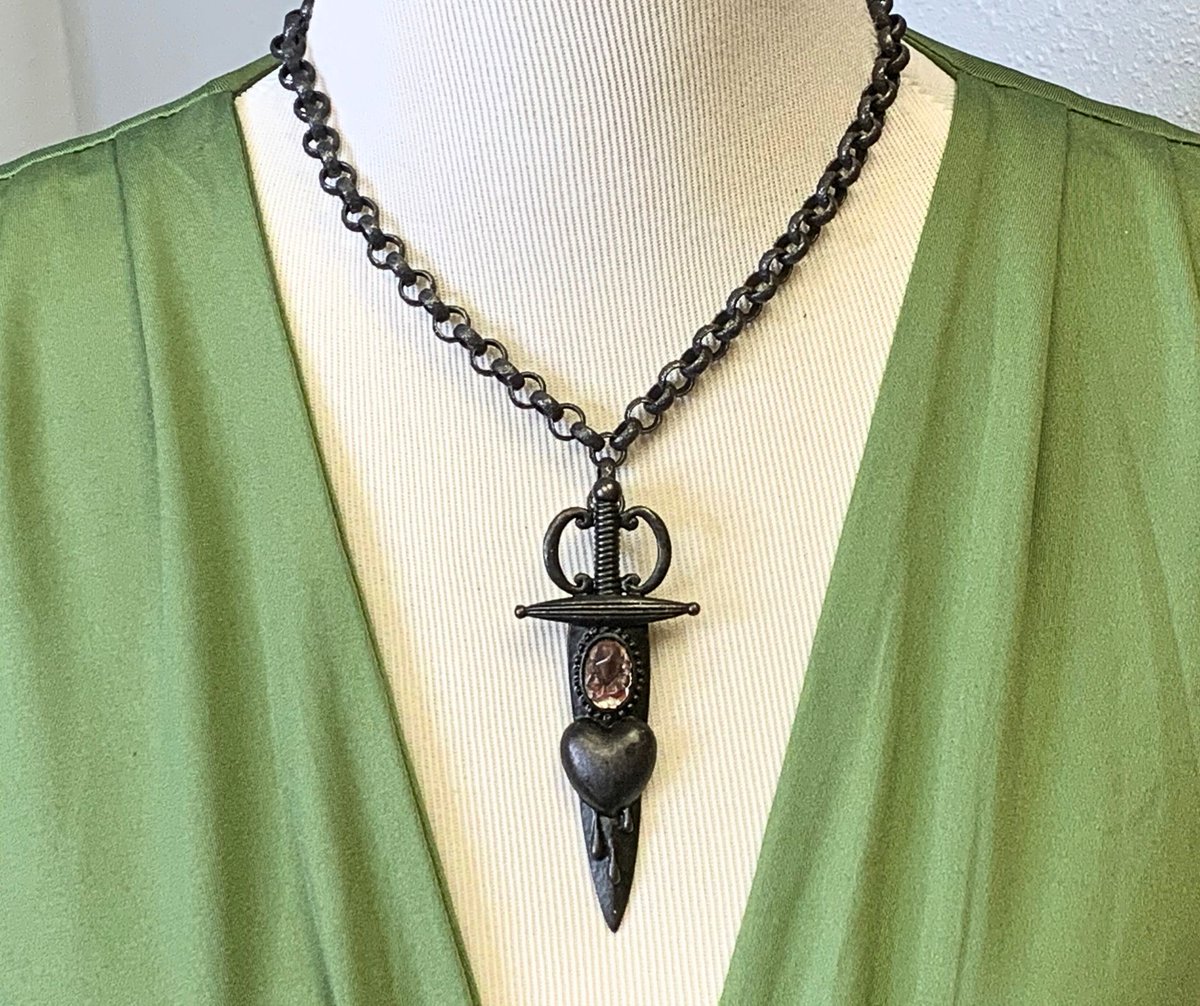 GNStrumberger's tweet image. I have many one-of-a-kind necklaces crafted from vintage components that have become popular with Ren Faire, Fantasy, and Cosplay fans.
