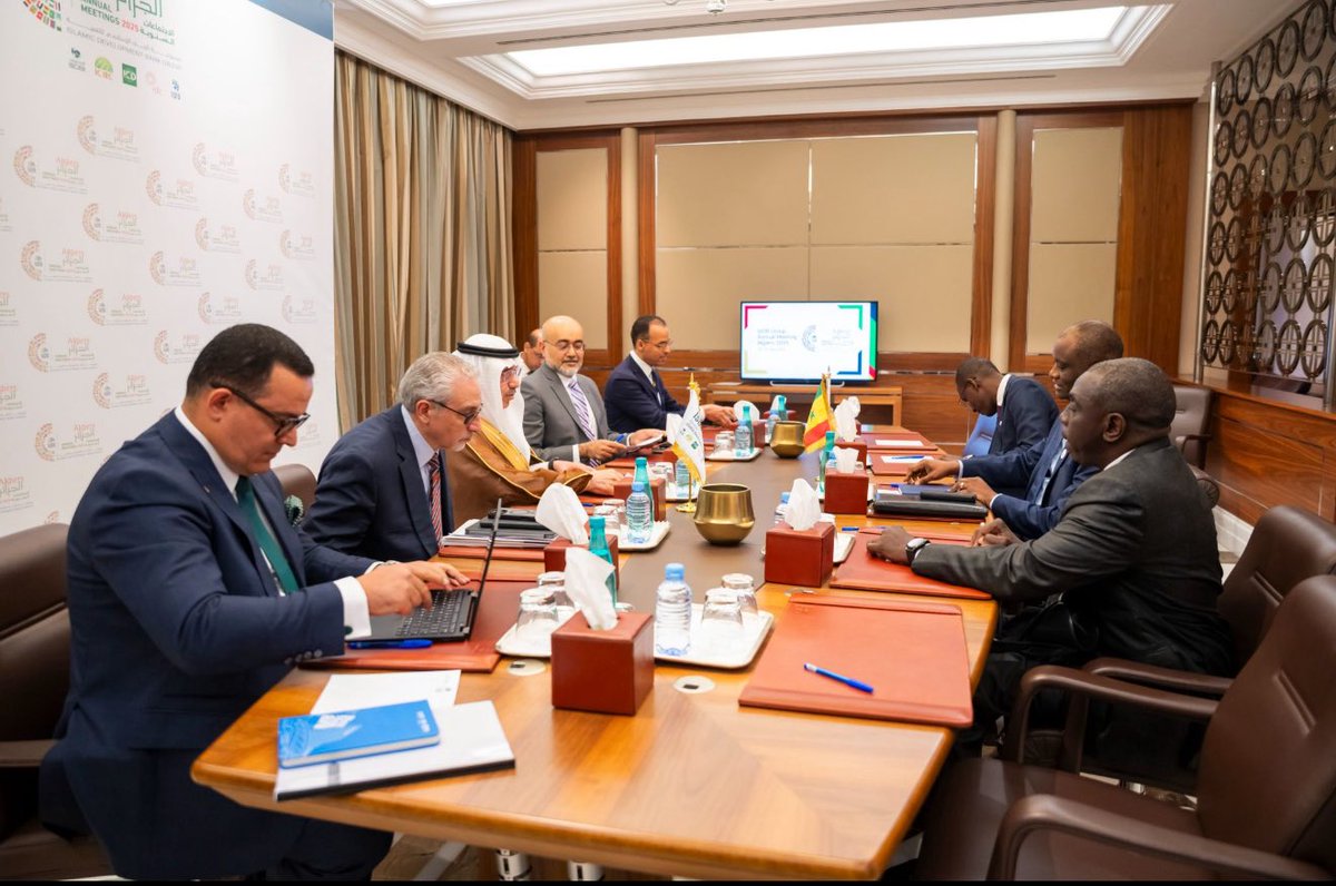 Merci au Président de la BID,  S.E. Dr. Muhammad Al Jasser pour nos riches échanges. Les principes de la finance islamique sont particulièrement adaptés à l’ambition de la Vision Sénégal 2050 de bâtir des partenariats solides état et secteur privé pour accélérer la croissance