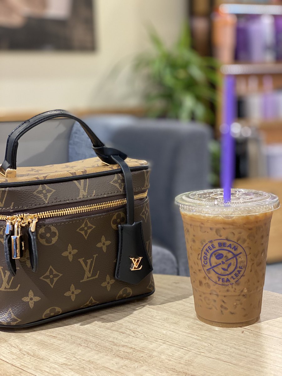 2lorm's tweet image. إن ستر هالليل جرحٍ من ثلاث سنين عاري 
كيف يقدر ينصف اللي راح ما كمل كلامه؟