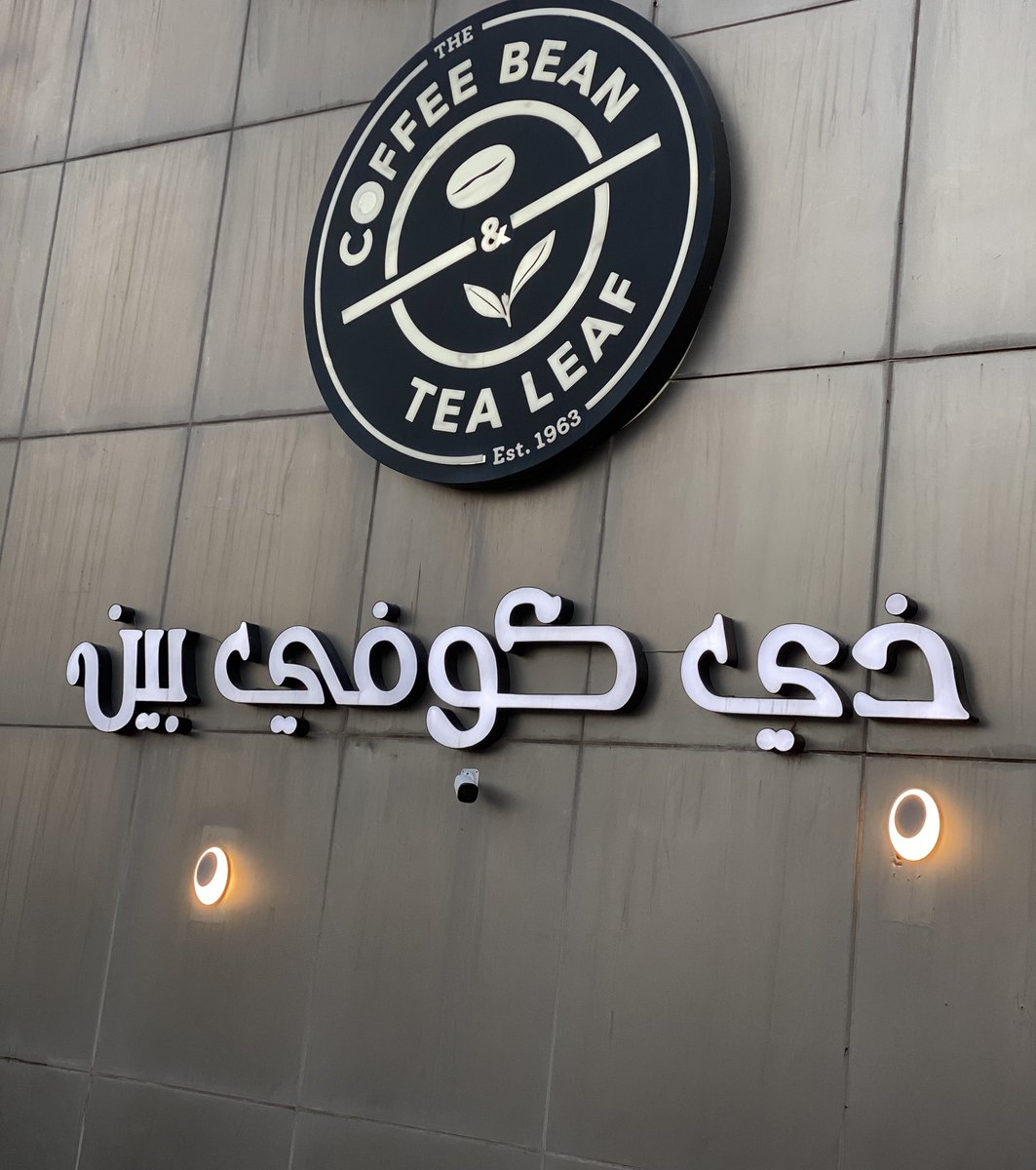 2lorm's tweet image. إن ستر هالليل جرحٍ من ثلاث سنين عاري 
كيف يقدر ينصف اللي راح ما كمل كلامه؟