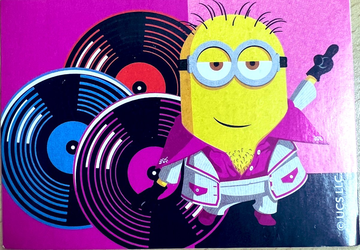 GriselSanchez4's tweet photo. “Jueves con flow de viernes: camisa abierta, actitud en alto y vinilos listos.
Este Minion no trabaja… ¡él anima la oficina!”
#Minions #CasiViernes #ModoFiesta #MinionConFlow #HumorVisual #GS🦋 https://t.co/Oygy6IRYdh