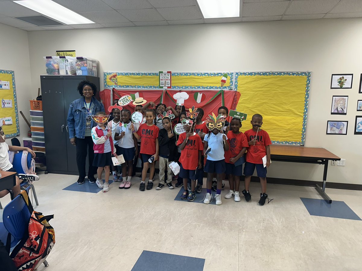 NorthDadeCML's tweet image. CML’s Global Passport Adventure! Our students traveled and explored several countries! #yourbestchoicemdcps @alexsantoyo75 @YeseniaAponte05 @SuptDotres @docstevegallon @miamimagnets @MDCPSNorth