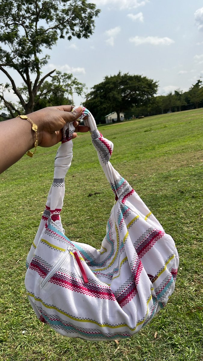 I beg you in the name of God don’t pass without retweeting my hustle please 🥹🙏🏽
           ✨New gonjo bags✨

          Available on ground 

Price: 5,500 each 

Location: Abuja 

WhatsApp: 09125182179