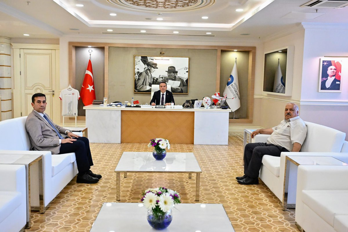 Muhittin Böcek (@bocekmuhittin) on Twitter photo Antalya ve Kepez Muhtarlar Derneği Başkanı'mız Süleyman Kabaağaç (<a href="/suleymankabaaga/">Süleyman Kabaağaç</a>) ile Kepez Mahalle Muhtarımız Yusuf Küçükkaya’yı belediyemizde ağırladık.
Antalya’mızın her köşesine eşit hizmet ulaştırmak için çalışma arkadaşlarım muhtarlarımızın görüş ve taleplerini çok Antalya ve Kepez Muhtarlar Derneği Başkanı'mız Süleyman Kabaağaç (<a href="/suleymankabaaga/">Süleyman Kabaağaç</a>) ile Kepez Mahalle Muhtarımız Yusuf Küçükkaya’yı belediyemizde ağırladık.
Antalya’mızın her köşesine eşit hizmet ulaştırmak için çalışma arkadaşlarım muhtarlarımızın görüş ve taleplerini çok
