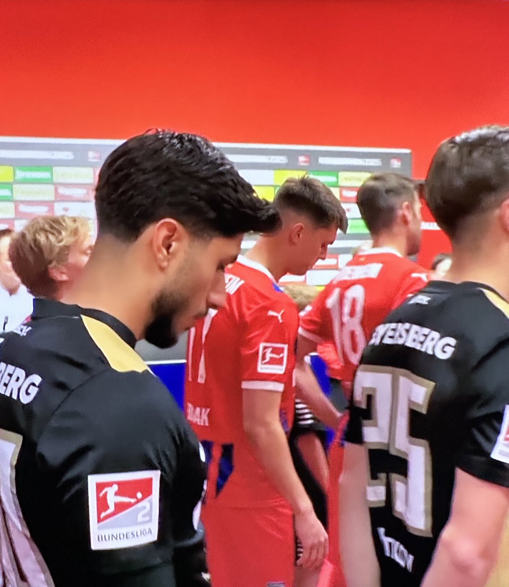 Jeeper_Victor's tweet photo. On y est ⚡️🇩🇪

Un 1er match qui promet de belles choses, hâte de voir ça 👀 https://t.co/qE9z3jvXod