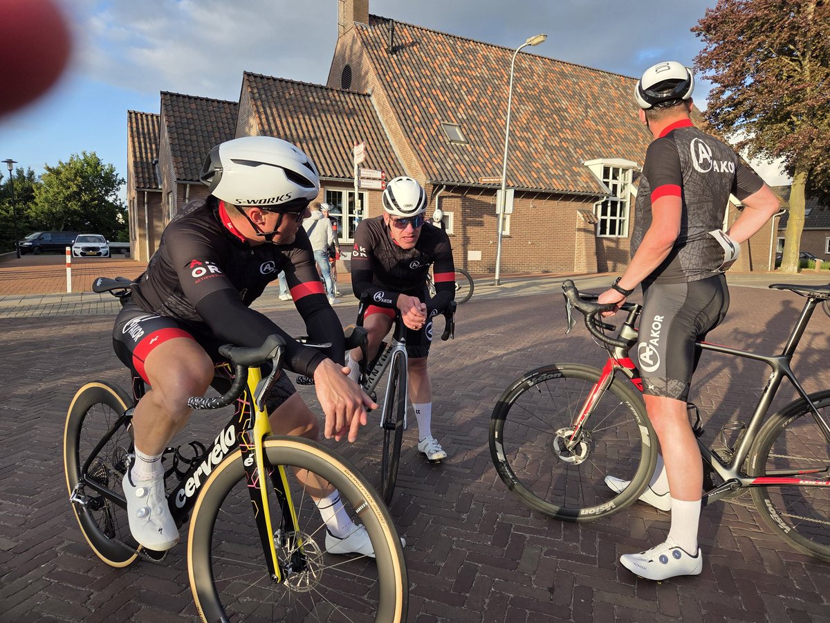 De vermoeidheid is groot na de ploegentijdrit in Hoge Hexel.