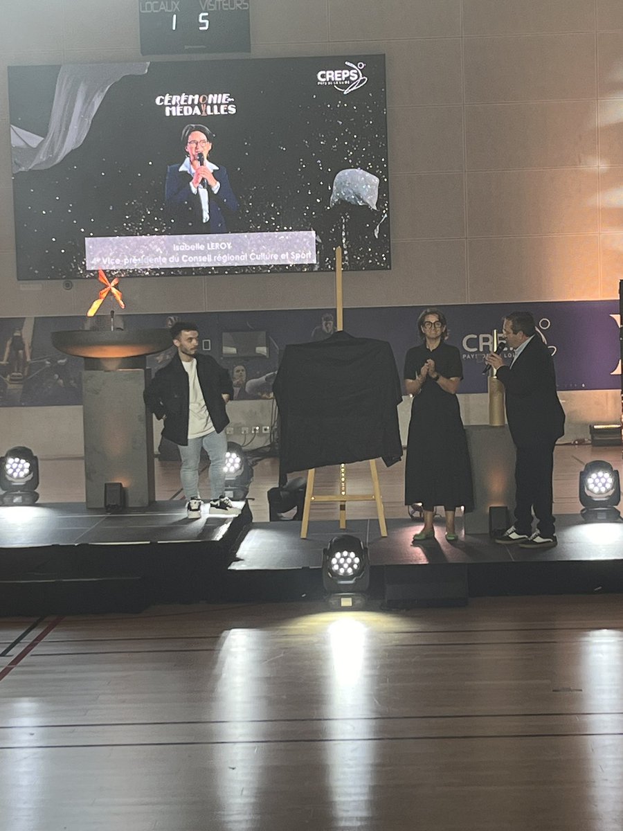 WEISSPauline1's tweet image. 👏👏Cérémonie des médailles 🥇 au @CREPSPDL : dévoilement par @isabelleleroy4, Vice-présidente de la Région @paysdelaloire et @NoakesCharles, Champion paralympique 2024 de para-badminton,  de la plaque renommant le gymnase principal du CREPS #Paysdelaloire en son nom
@C_MORANCAIS