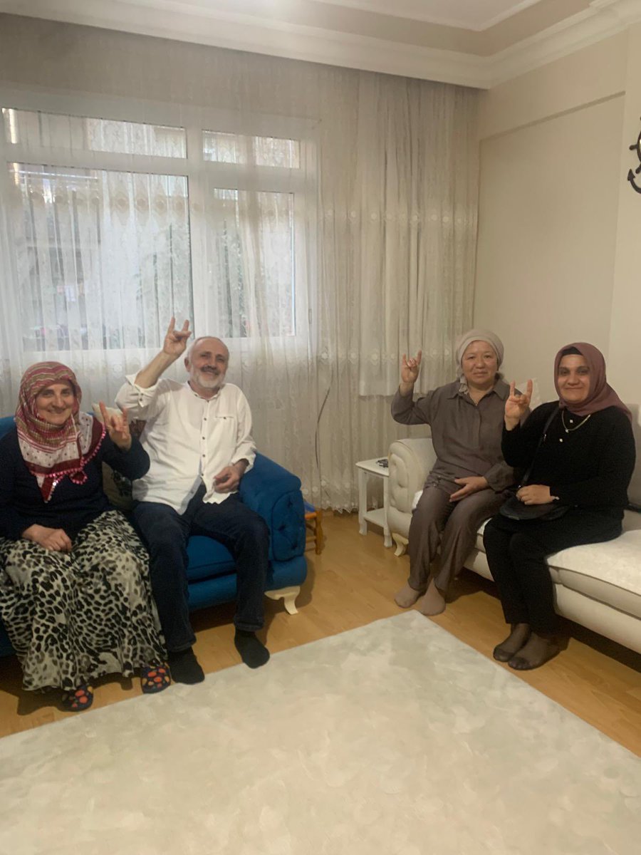 Milliyetçi Hareket Partisi Zeytinburnu İlçe Başkanlığı olarak, Gökalp Mahallesi'nde Biber ailesinin misafiri olduk.

Kendilerine misafirperverliklerinden ötürü teşekkür ederiz.