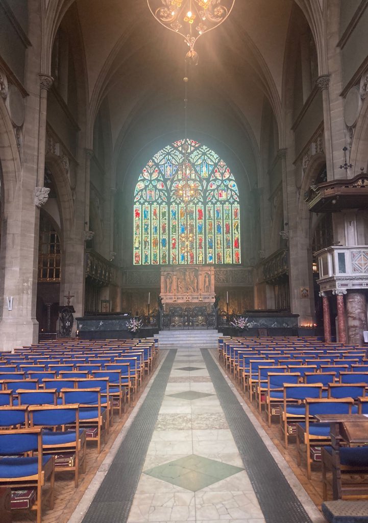 symbelchoir's tweet image. We’re returning to Holy Trinity Sloane Square on Sunday at 6pm for Evensong, featuring pieces by @lucywalkermusic, Murrill and Hadley. Do join us!