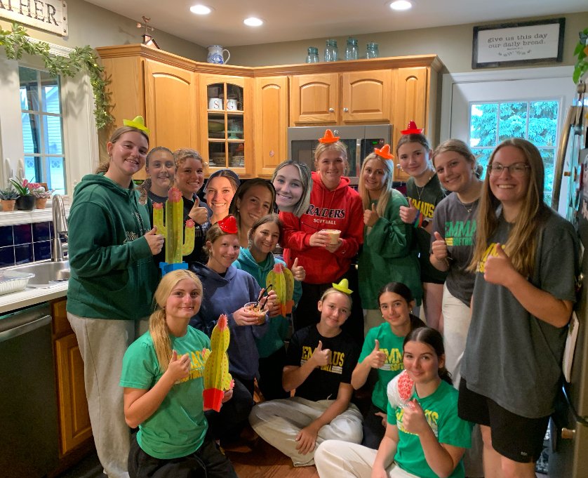🥎TEAM BONDING BEFORE DISTRICTS! 🥎
As the District Playoffs approach, the ladies took some time to come together, bond, and build the team spirit that makes them strong on and off the field! 
A huge THANK YOU to Don Juan Mex Grill for fueling the night with some delicious food!