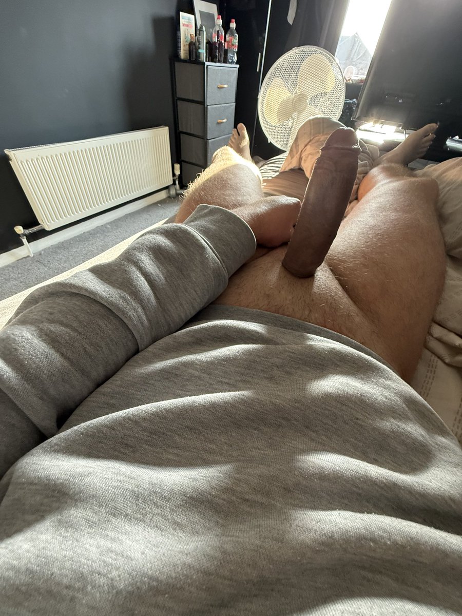 Who wants a bwc #wankchat #nsfwtwt #bwc #cockcompare #dickrate #cockrate #hungteen #dm #nsfw #chav #phonewank #UK #meetups