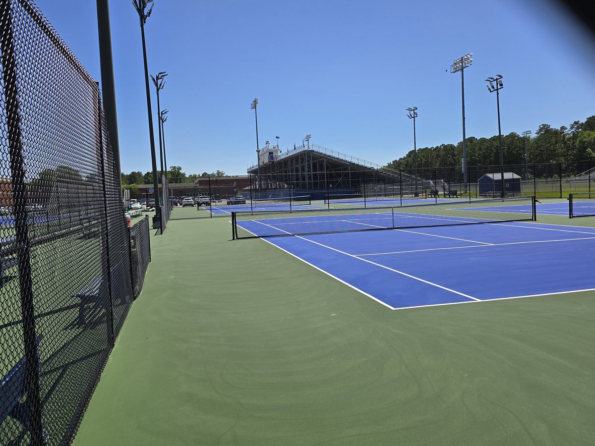 Newly resurfaced Joe Harnage Tennis Courts look fantastic!!! 💙💛🦌🎾 Just in time for Stags Tennis Camp! Register NOW at: events.hometownticketing.com/boxoffice/berk…