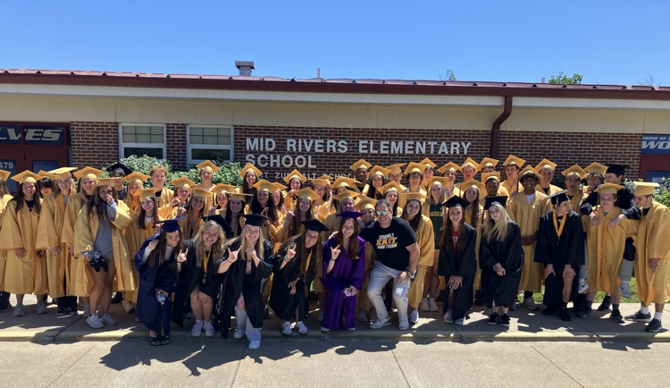 ZumMidRivers's tweet photo. Best time of the year!  #FZGradWalk2025 https://t.co/jN7SJeAZaP