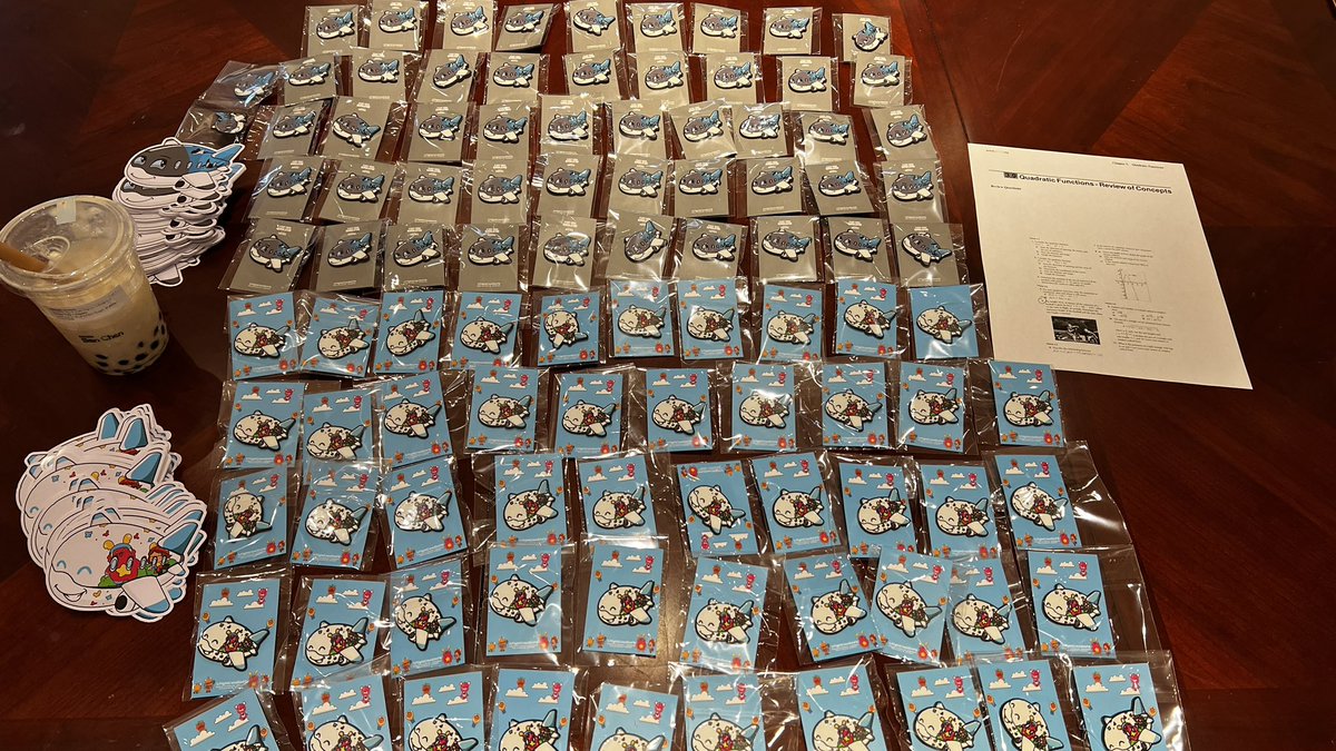 itsEasonn's tweet image. What’s in my bag you ask? 😎 

@FlightCrewSimFN pins and stickers!