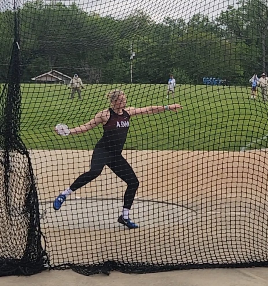 The Tigers sent two to the finals in the discus! Lauren Hagedorn placed 6th with a throw of 125-00.  Taylor Braun placed 9th with a throw of 116-08.  Great job, ladies!  #IronSharpensIron