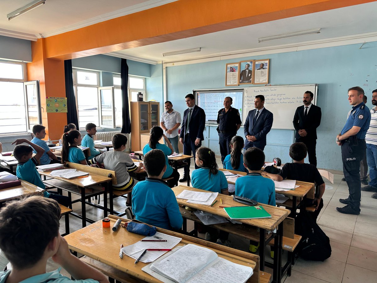 AltinyurtO's tweet photo. Oğuzeli kaymakamımız Sayın Mikail Ersöz ve Oğuzeli Milli Eğitim müdürümüz Sayın Mustafa Bozgeyik ve beraberindeki idari heyet ile okulumuzu ziyaret ettiler. Kendilerine, ilgi ve alakaları için teşekkür ediyoruz.
@Oguzeli_mem
@MustafaBozgyk27 
@oguzelikymk27 https://t.co/mflfgkgZ1c