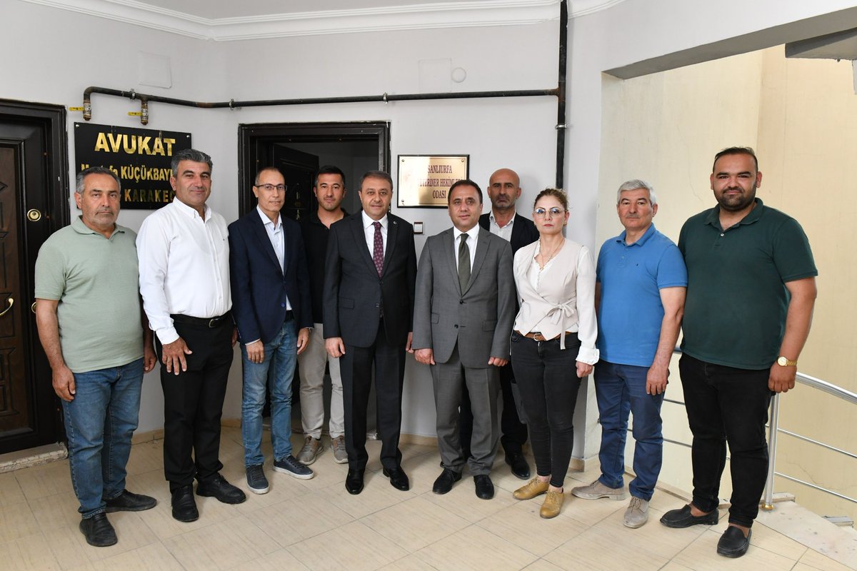 Sayın Valimiz Hasan ŞILDAK Şanlıurfa Veteriner Hekimleri Odasına ziyarette bulundu.
Mesleğimizin sorunları ve ilimizdeki sahipsız hayvanlarla ilgili bilgi alışverişinde bulunuldu.
Sayın Valimize nazik ziyaretlerinden  dolayı teşekkür ederiz.
<a href="/hasansildak/">Hasan ŞILDAK</a> <a href="/UrfaValiligi/">T.C. ŞANLIURFA VALİLİĞİ</a>