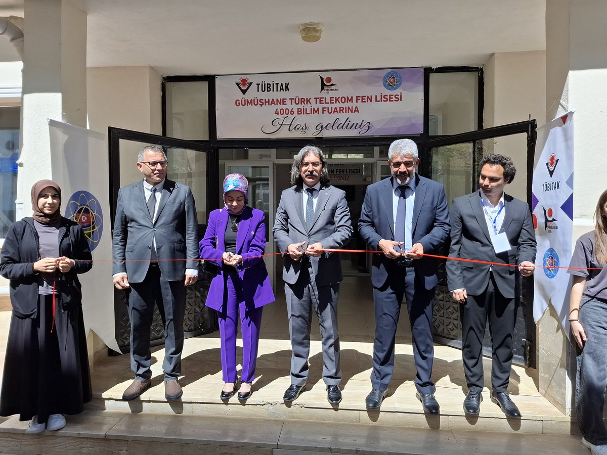GTTFL's tweet photo. 📌 Gümüşhane Türk Telekom Fen Lisesi’nde bilim coşkusu!
TÜBİTAK 4006 Bilim Fuarı'nda 13 proje sergilendi. 🎉 Açılışa;
Milli Eğitim Müdür Yardımcısı Mesut OLGUN, Şube Müdürleri Gönül EROĞLU, Seyfettin DUMAN, Adem DOĞAN, Selahattin YÜZGEÇ; okul ve kurum müdürleri katıldı.
#zirve https://t.co/bpwj9vkYJP