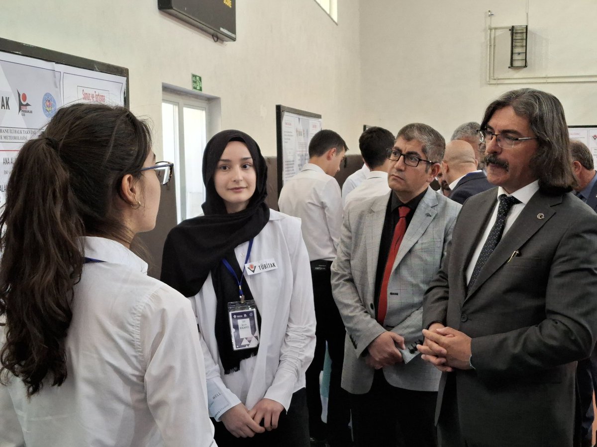 GTTFL's tweet photo. 📌 Gümüşhane Türk Telekom Fen Lisesi’nde bilim coşkusu!
TÜBİTAK 4006 Bilim Fuarı'nda 13 proje sergilendi. 🎉 Açılışa;
Milli Eğitim Müdür Yardımcısı Mesut OLGUN, Şube Müdürleri Gönül EROĞLU, Seyfettin DUMAN, Adem DOĞAN, Selahattin YÜZGEÇ; okul ve kurum müdürleri katıldı.
#zirve https://t.co/bpwj9vkYJP
