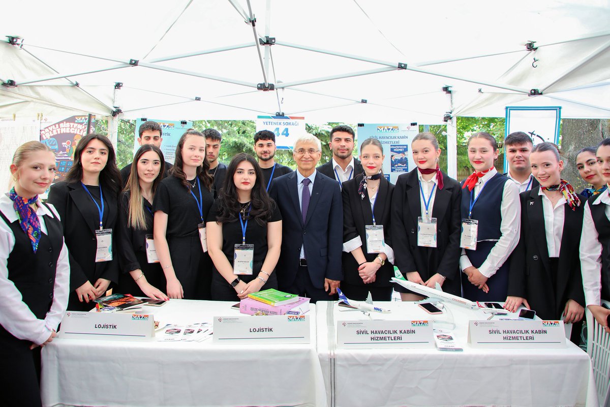 ESTÜ Porsuk Meslek Yüksekokulu, Ulaştırma Meslek Yüksekokulu ve Bilişim Meslek Yüksekokulu tarafından düzenlenen “Meslek Ağı Zirvesi 2025"te öğrenciler, akademisyenler, kamu kurumları, işletmeler ve meslek profesyonelleri bir araya geldi.

#estü
#eskişehirtekniküniversitesi