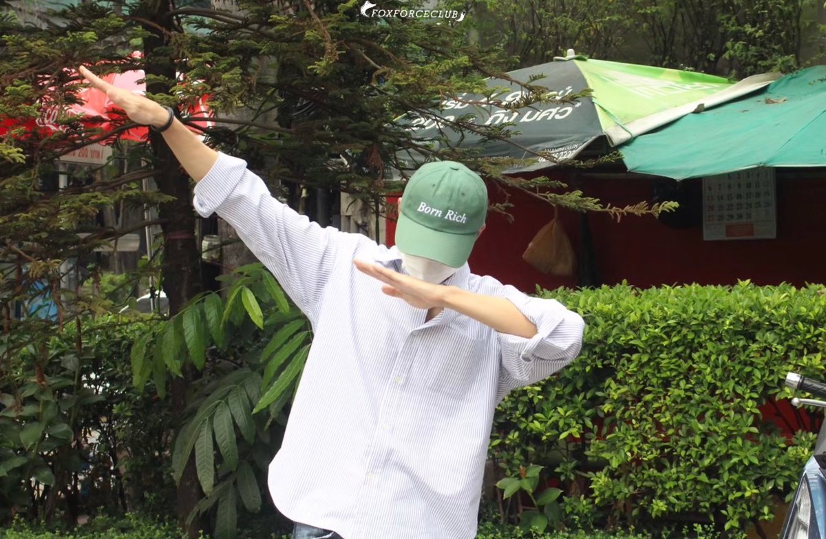 forceofficial_'s tweet image. (🦊) บ้านฟ็อกฟอสอยู่กับฟอส #fforce_ ตั้งแต่ #EnchanteSeries โดนตกจากความหล่อ ทะเล้น น่ารักของอัคค์ และเห็นถึง personality ของฟอสค่ะ

รับรู้ได้ว่าฟอสมีความสามารถ เป็นคนที่ใส่ใจคนรอบข้างและแฟนคลับเสมอ จึงอยากเห็นเค้าเติบโต อยากเห็นคนมาซัพพอร์ตและค้นพบเค้าเยอะๆ…