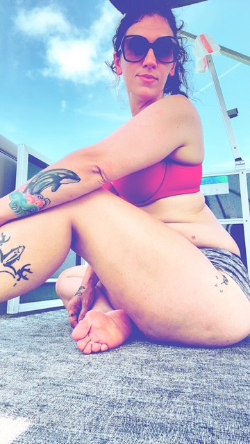 SubFairyBrat's tweet photo. no place I'd rather be except maybe on my knees 🤭
#onlyfansgirl #OnlyFansCurvys https://t.co/yrwxYblLNc