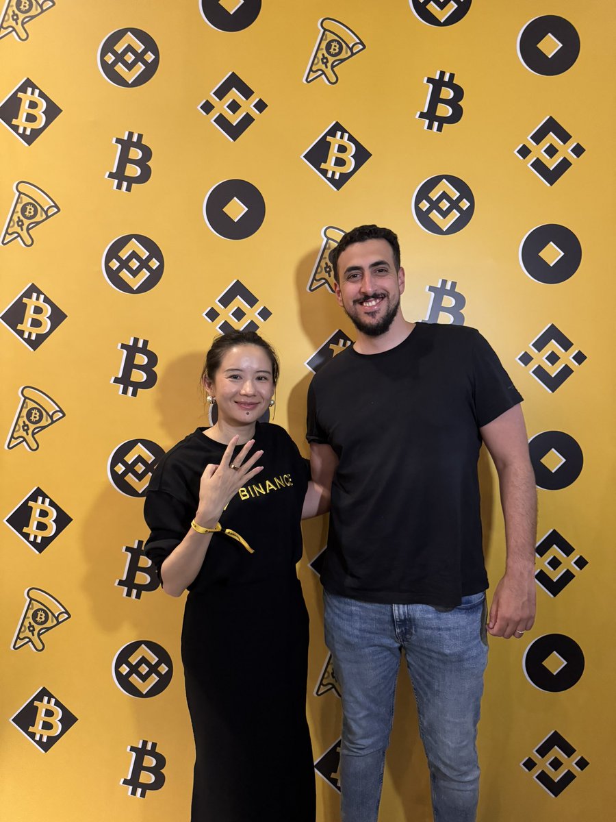 Mr. Desk tweet media