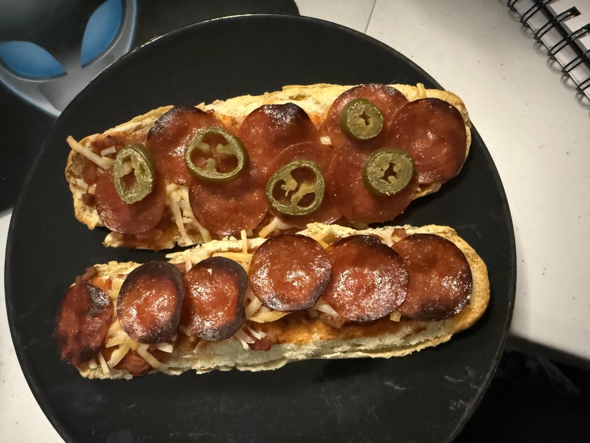 jamerson_315's tweet image. @bissfullyboldpd  Wifey,made this for lunch??
This hoagie bread pizza goin’ crazy—pepperoni, jalapeños, dairy-free cheese, the works.
Way better than that sad Taco Bell I had earlier.
Y’all f***in’ with us or not? Let me know, chat.
#LunchWin #WifeyCooks #HoagiePizza