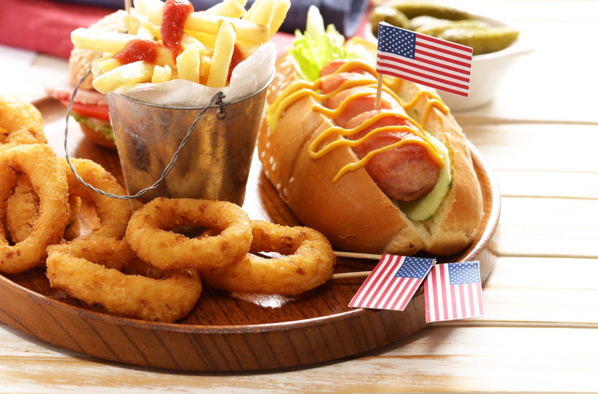 Planning a Memorial Day BBQ? Here’s how to celebrate sustainably:
- Use reusable plates &amp; cutlery
- Have clearly labeled recycling and trash bins 
- Compost food scraps like corn husks and veggie peels 
- Skip the plastic tablecloth, try cloth or reusable decor

Enjoy the weekend