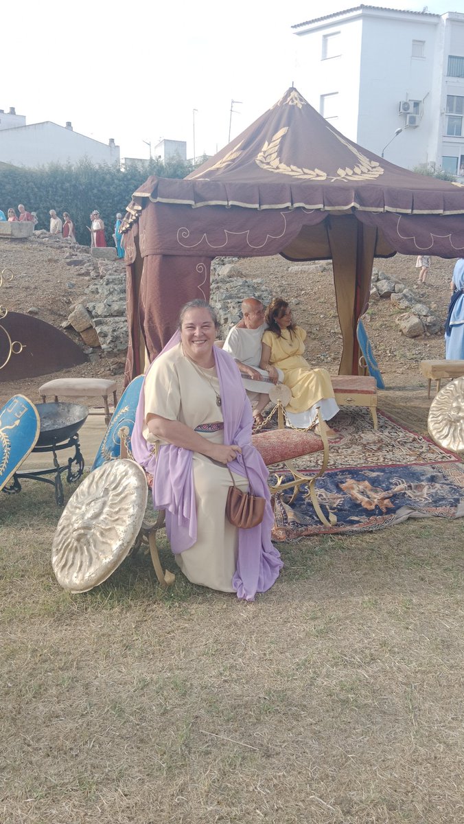 merida_mas's tweet image. El lunes empezó #EmeritaLvdica, pero tengo que estudiar y no he salido hasta hoy . 
Por primera vez, cuadrigas en el circo romano y sí, ganó Diocles con la facción roja.