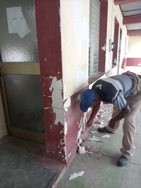 zelcomsa's tweet photo. Para mantener la buena imagen y continuar con el embellecimiento de nuestra Empresa, vamos por el área de transporte de la UEB LOGÍSTICA, con la pintura y reparación de esta. Con esfuerzo propio y sacrificio vamos  logrando  nuestros objetivos.
#ZELCOM
#PorUnMejorServicio https://t.co/r7G2jH0jDF