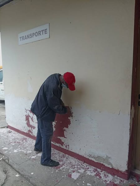 zelcomsa's tweet photo. Para mantener la buena imagen y continuar con el embellecimiento de nuestra Empresa, vamos por el área de transporte de la UEB LOGÍSTICA, con la pintura y reparación de esta. Con esfuerzo propio y sacrificio vamos  logrando  nuestros objetivos.
#ZELCOM
#PorUnMejorServicio https://t.co/r7G2jH0jDF