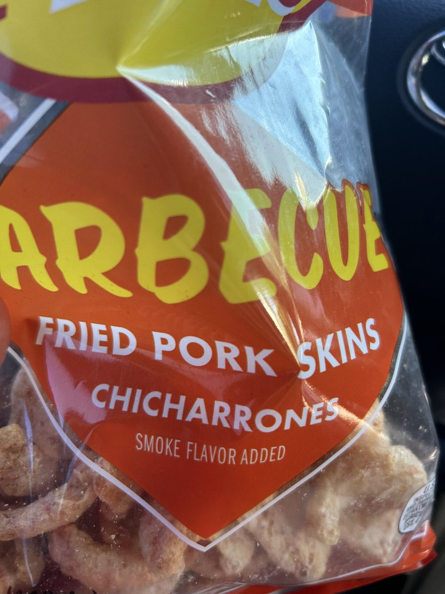 DerickMarr's tweet photo. Sunshine and Pork Rinds 😎 https://t.co/ABXwkyRLq3