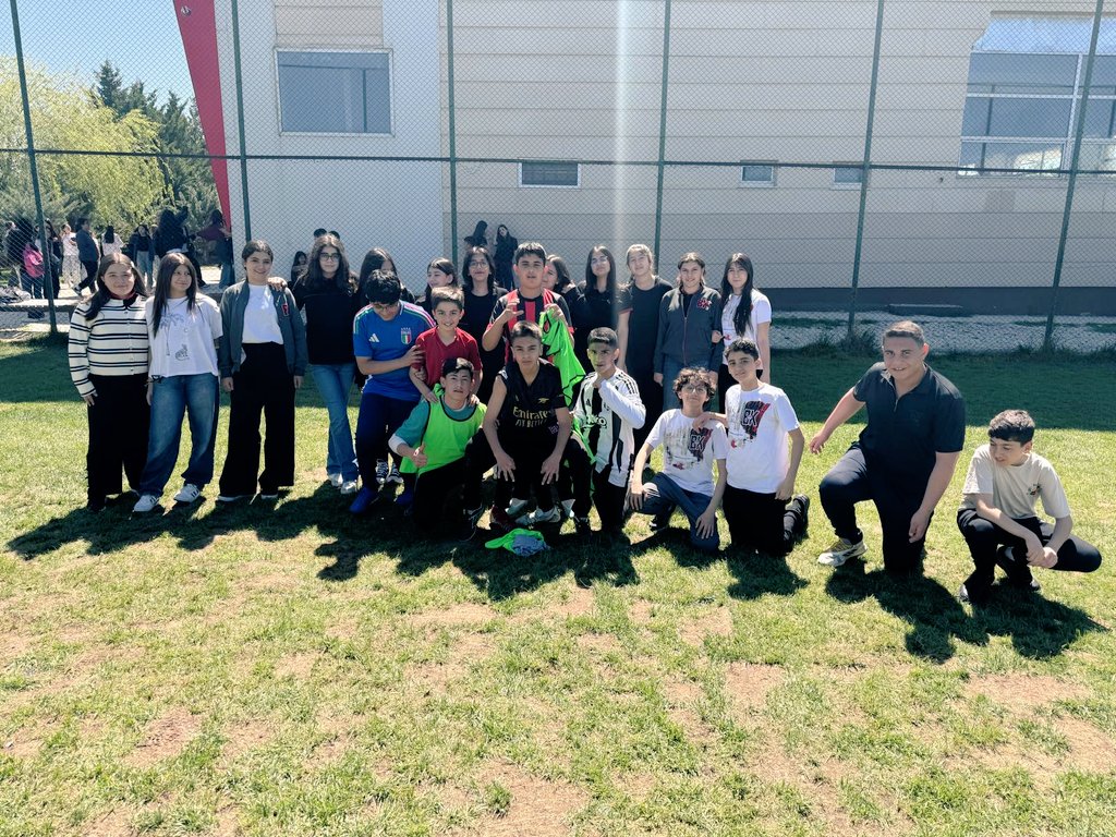 ✨7.Sınıf öğrencilerimizin oynamış oldukları "Futbol" turnuvasında 7-B sınıfımız şampiyon olmuştur. Öğretmenimizi ve şampiyon olan takımı tebrik eder, turnuvaya katılım sağlayan tüm velilerimize teşekkür ederiz🙏🏻
<a href="/AtlihanMumtaz/">Mümtaz ATLIHAN</a> 
<a href="/ismailK08300410/">İsmail Karaman</a> 
<a href="/DadayMikail/">Mikail Daday</a> 
<a href="/bahcesehir_van/">BK Van Kampüsü</a>