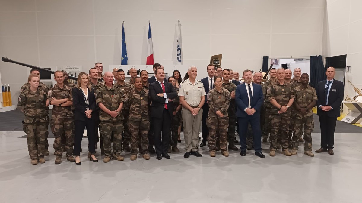 Gouverneur militaire de Paris (GMP) (@gouv_mili_paris) on Twitter photo Passionnante visite chez <a href="/KNDS_France/">KNDS France</a> à Satory, acteur européen majeur de l'industrie de défense terrestre.
Ravi de pouvoir discuter avec les techniciens et les ingénieurs qui fournissent à l’armée de Terre les engins qui lui assurent une supériorité sur le champ de bataille. Passionnante visite chez <a href="/KNDS_France/">KNDS France</a> à Satory, acteur européen majeur de l'industrie de défense terrestre.
Ravi de pouvoir discuter avec les techniciens et les ingénieurs qui fournissent à l’armée de Terre les engins qui lui assurent une supériorité sur le champ de bataille.