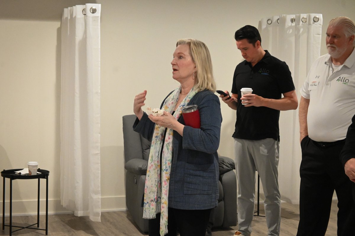 Nothing like starting Thursday morning with great people and meaningful connections at The HIVE! ☕🐝✨ Big thank you to our host, MY Wellness Center—and to everyone who joined us! Check out other upcoming chamber events👉 lcoc.com/events