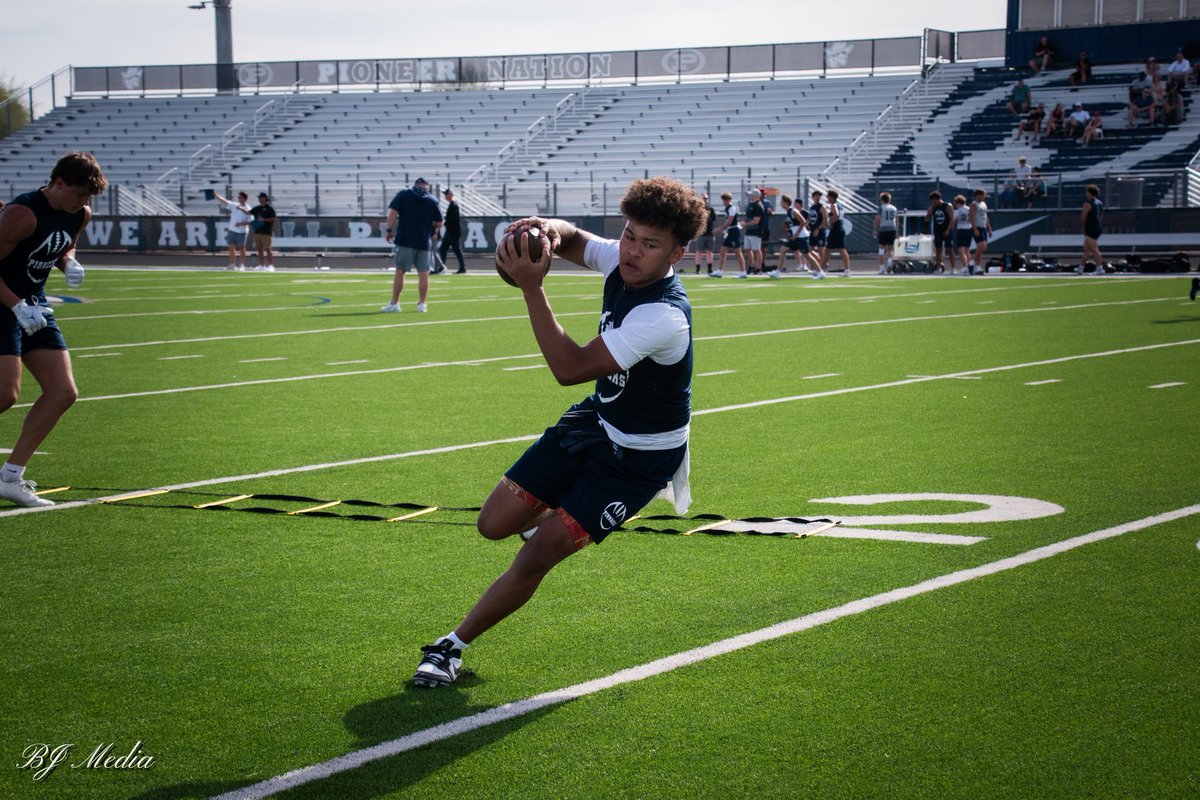 BJMedia1's tweet photo. The Pioneers also have a strong core of ‘28’s on offense, including a couple last names familiar to the program:

- TE Dyson Robinson (brother of Florida St TE Duce Robinson)
- WR Maxwell Libman (brother of Stanford WR Myles Libman)
- WR/DE Cam Candelaria
- QB Grayson Bull

(3/4) https://t.co/dZooRQ2Qtj